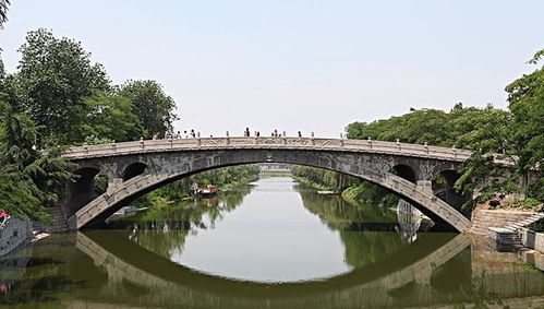 赵州桥 又称 安济桥 ,距今已有千年历史,传说桥上有仙迹